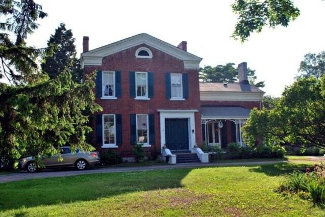 コバーグ Mackechnie House Bed & Breakfast エクステリア 写真